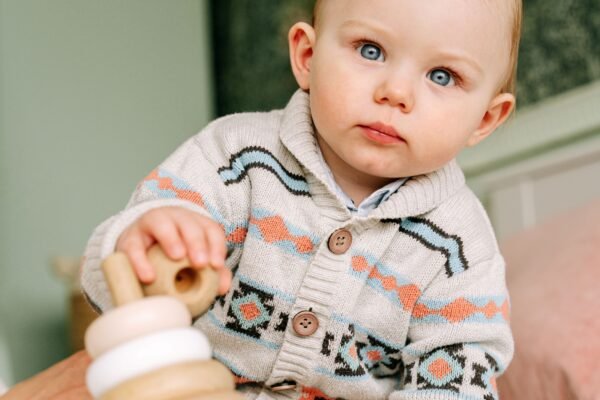 Babycadeautjes van HEMA voor een kleine jongen: knuffel en kleertjes