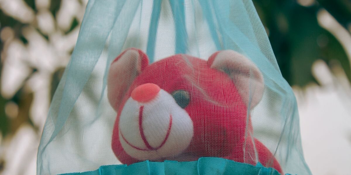 Kraamcadeau voor baby met badcape, knuffeldoekje en hydrofiele doeken
